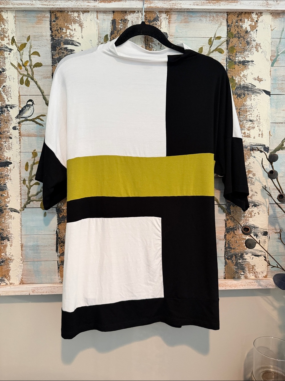 Lisa Bayne Short Sleeve Colorblock Tee in White, Black & Olive